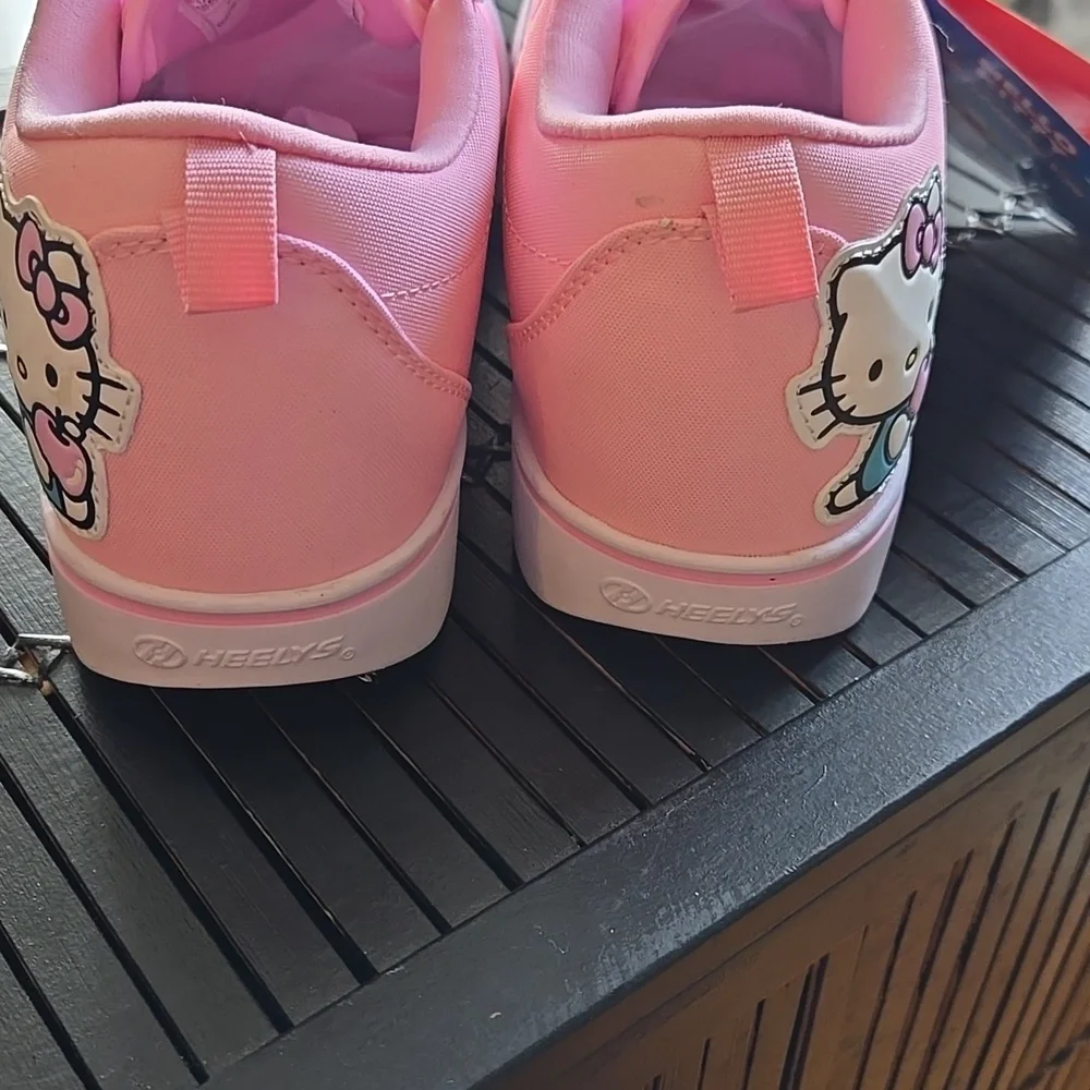 NWT Women's Pro 20 Hello Kitty Heelys in size 7 & in color Pink. - Picture 5 of 9